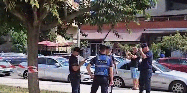 Dy të moshuar përplasen me thika në Durrës, njëri dërgohet në spital