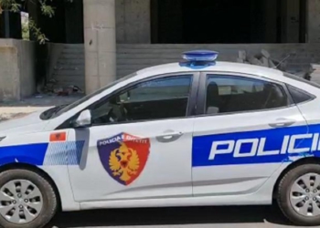 Theu arrestin e shtëpisë dhe kanosi me thikë një qytetar, arrestohet 36-vjeçari në Vlorë
