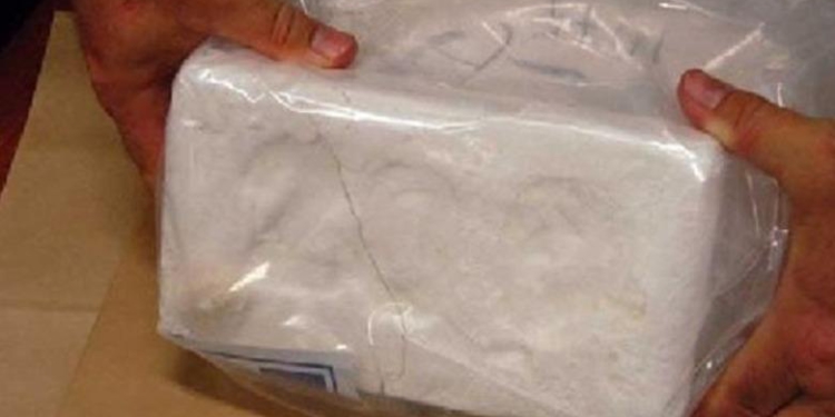 E tradhtoi nervozizmi, 34-vjeçari shqiptar kapet me 1 kg kokainë poshtë sediles së makinës