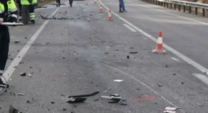 Aksident i rëndë në aksin Shkodër–Lezhë, humb jetën një 37-vjeçar, plagosen gruaja dhe dy fëmijët e tij