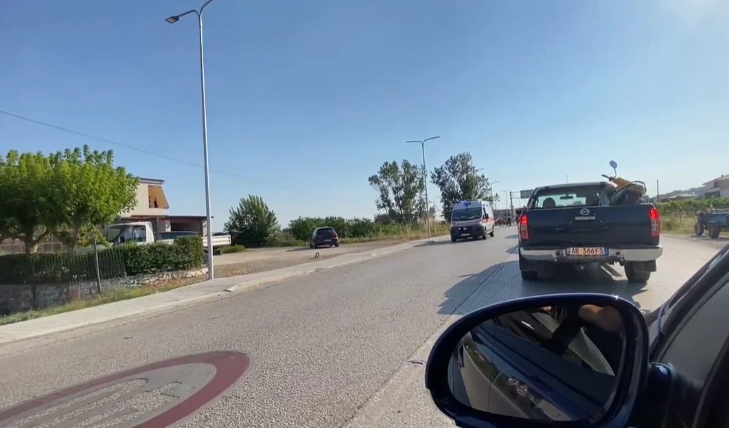 Me shpejtësi tej normave dhe një parakalim të gabuar, aksident i rëndë në aksin Elbasan-Peqin