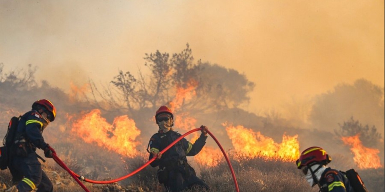 I nxehti në Greqi, ndalohet puna fizike jashtë në orët e pikut