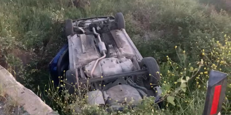 Aksident i rëndë në autostradën Vlorë–Fier, përmbyset automjeti në afërsi të Novoselës