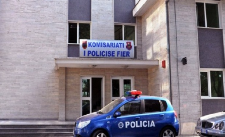 Bullizuan dhe dhunuan një të mitur, procedohen penalisht 4 vajza në Fier, shpallet në kërkim një tjetër