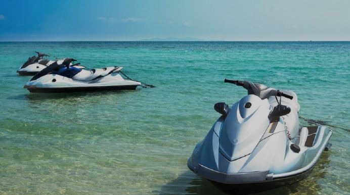 Po lundronin me jet ski në Ksamil, përplasen me njëri-tjetrin dy vëllezërit francezë