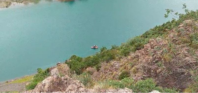 U gjet i vdekur në liqenin e Shkopetit, dyshohet se 21-vjeçari është mbytur me litar. Hedhja në liqen, inskenim