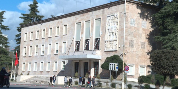 Prodhimi dhe tregtimi i municioneve të kalibrave të vegjël e të mesëm, miratohen kushtet e negocimit