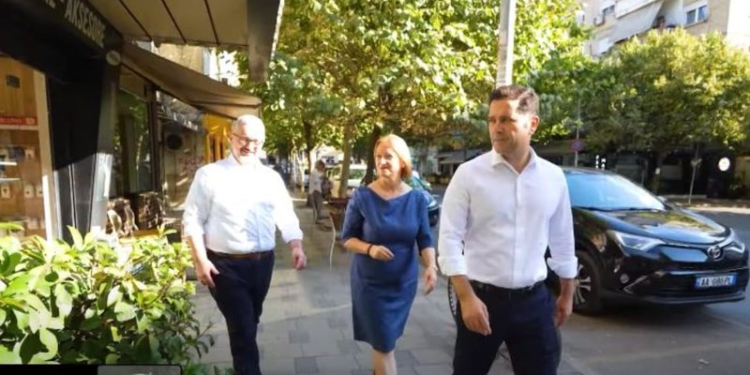 “Jo qumësht, bulmet dhe mish pa faturë”/ Ministrat dalin në terren pas urdhrit të Ramës