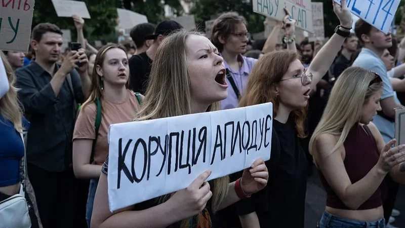 “Ne zgjodhëm Evropën, jo autokracinë”/ Ukraina në qendër të debatit për ligjin kundër korrupsionit