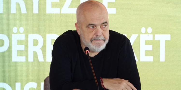 Takimi në Cërrik, Rama kritika kryebashkiakëve: Jeni shkëputur nga fshati, bëni kthesë! 