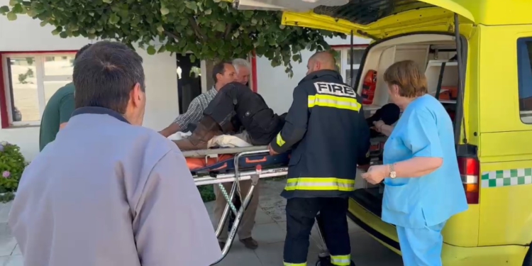 Aksident në Fushë Arrëz/ Makina përplas dy turistët sllovenë, humb jetën një prej tyre