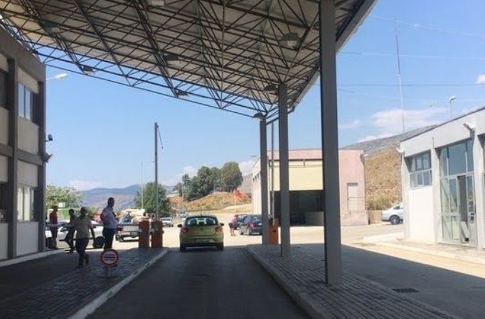 Korrupsion dhe shpërdorim detyre në kufirin greko-shqiptar, në pranga 13 punonjës të doganës greke
