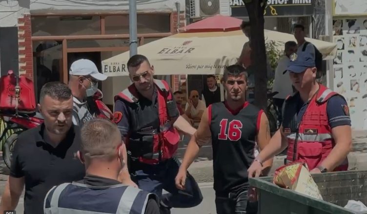 Tha se nuk fliste prej 10 ditësh me viktimën pas grindjes, por kamerat e sigurisë tradhtuan Ilirjan Selmanin! U filmua duke hedhur qesen