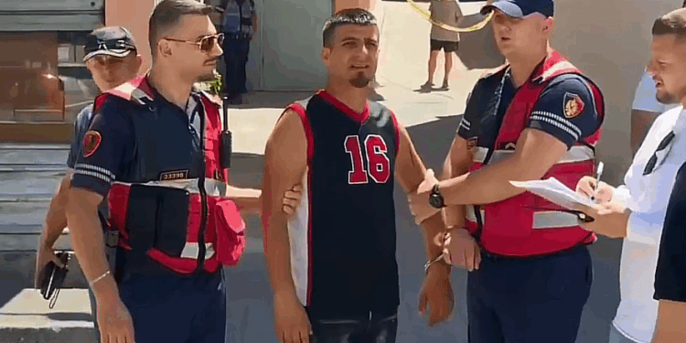 Vrau të dashurën 52-vjeçare në Pogradec, Ilirjan Selmani del para gjykatës nën masa të rrepta sigurie