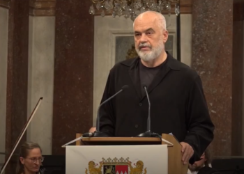 Rama në Bavari: Europa gjendet e rrethuar nga oshëtima e armëve dhe frika e copëtimit