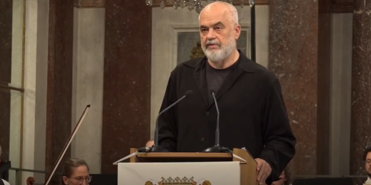 Rama në Bavari: Europa gjendet e rrethuar nga oshëtima e armëve dhe frika e copëtimit
