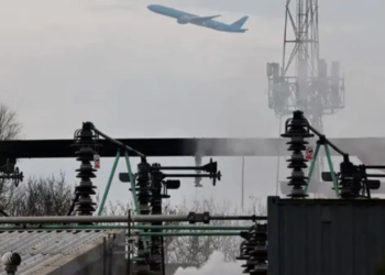 Çfarë e shkaktoi “blackoutin” dhe mbylljen e aeroportit më të madh në Angli? Hetimi i ri zbulon se problematika dihej që në vitin 2018, por…
