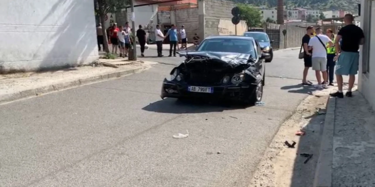 Aksident në Bulqizë! Përplasen dy automjete, lëndohen shoferët