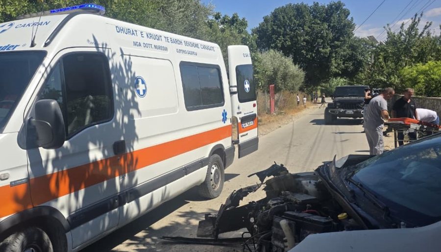 Makina përplaset me murin, dy të plagosur në Fier, detajet e para nga ngjarja