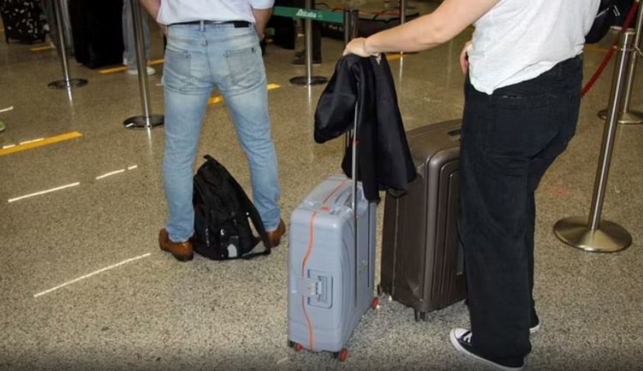 Parfumet, pijet alkoolike dhe lëngjet do të lejohen në bagazhin e dorës, Europa jep dritën jeshile