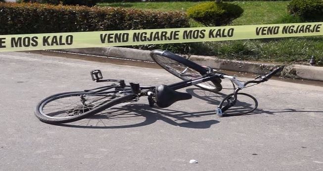 Aksident i rëndë në Tiranë, makina përplas për vdekje një burrë me biçikletë