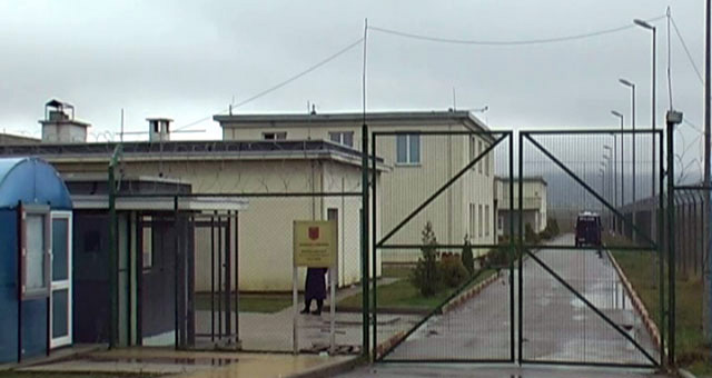 Lëvizje pas kontrolleve në qelinë e Laert Haxhiut! Shkarkohen drejtuesit e Burgut të Drenovës, rikthehet pas një viti në detyrë Lorent Nako