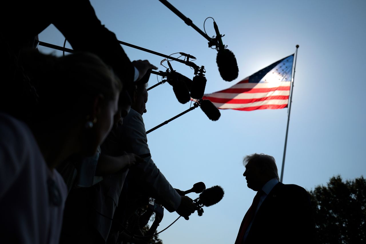 Tensione tregtare SHBA-BE, Trump optimist për bllokun evropian, por jo për Kanadanë