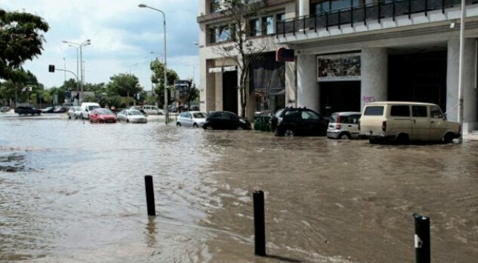 Video/ Greqia përfshihet nga stuhi të forta, përmbytje në Selanik