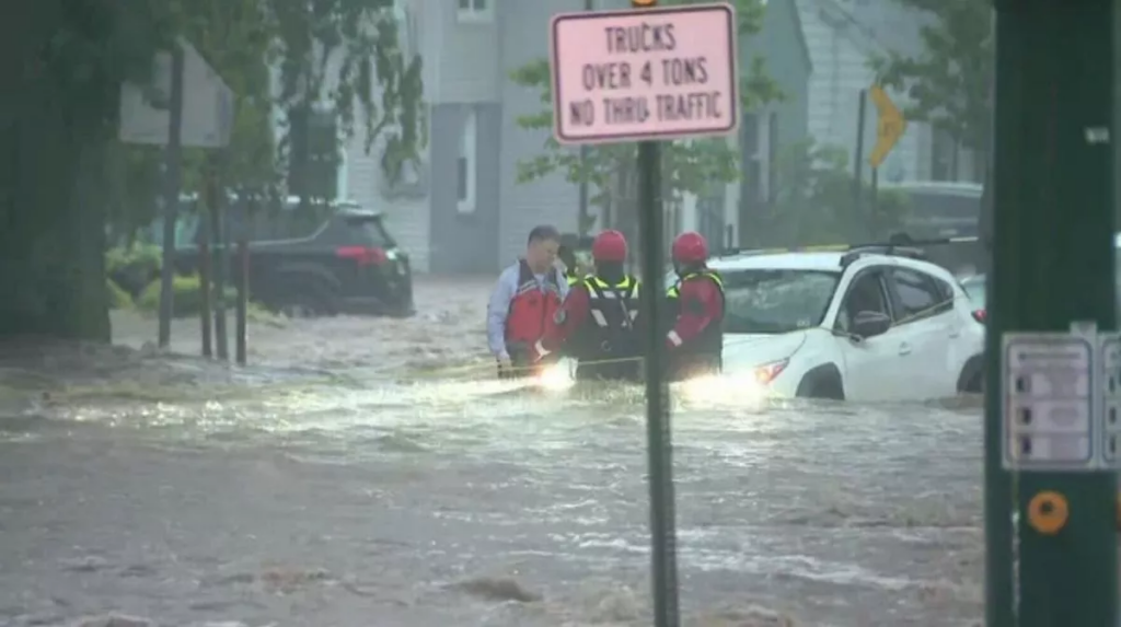 VIDEO/ Përmbytet metroja në New York, “paralizohet” qyteti