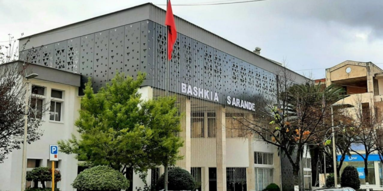 Zgjerohet “vala” e dorëheqjeve, largime edhe nga bashkia Sarandë