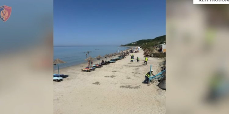 Lirohen hapësira publike në Kepin e Rodonit, sekuestrohen 85 çadra e shezlongë, procedohet një shtetas