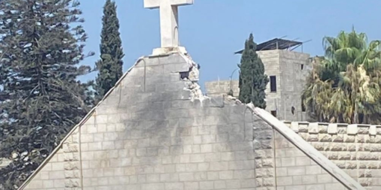 Dy të vdekur pas bombardimit të një kishe katolike në Gaza, e vetmja ndërtesë fetare katolike në territorin palestinez