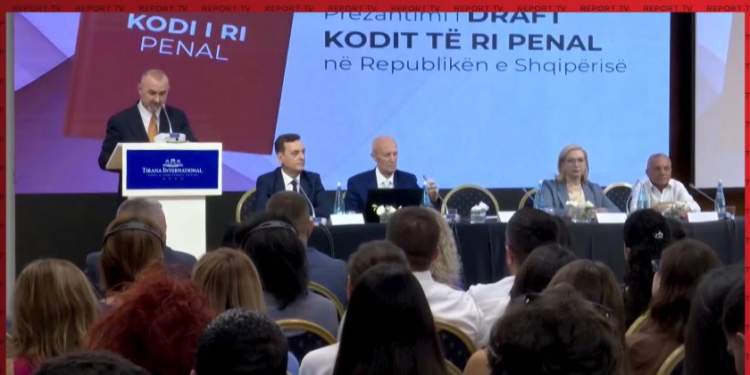 Kur detyrat kushtetuese dhe publike përdoren si pronë private