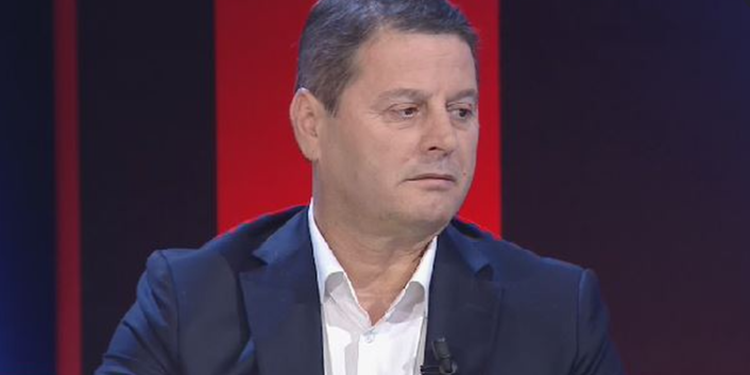 Pjerin Ndreu ironizon partitë e vogla: Janë si futbollistët e Kombëtares, e nisin si talente dhe përfundojnë pa ekip