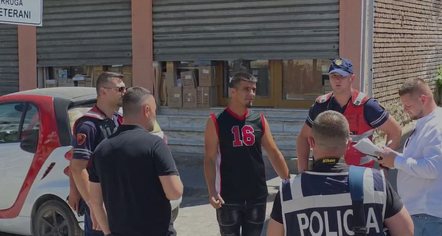 E vrau dhe më pas i vuri zjarrin banesës për të zhdukur gjurmët/ Shoqërohet autori i dyshuar i ngjarjes në Pogradec