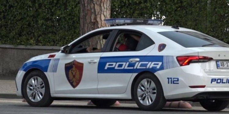 Dyshime se kishte armë zjarri, policia vihet në ndjekje të një automjeti në rrugën “Myslym Shyri”