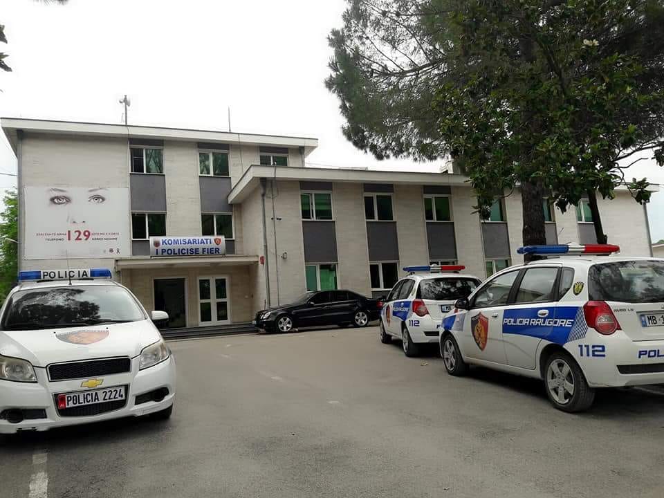 Krim tronditës/ 26-vjeçarja në Fier mbyt babanë me tel dhe e kallëzon në polici si aksidentale, u ndihmua nga e ëma