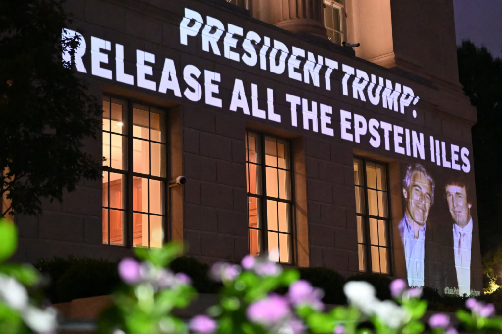 Wall Street Journal: Trump u paralajmërua nga Departamenti i Drejtësisë se emri i tij ishte në dosjet e Epstein