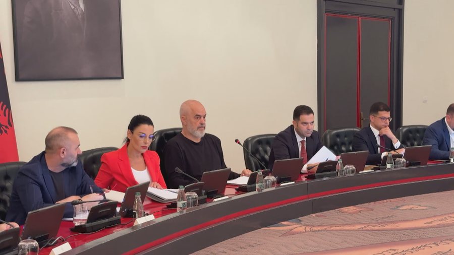 Rama ndëshkon kryebashkiakët, çdo leje ndërtimi mbi 6 kate kërkon firmën e kryeministrit