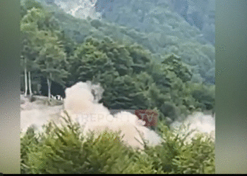 Video/ Shembet ndërtesa e fundit në Theth, shpërthimi i komanduar përmbyll aksionin ndaj objekteve pa leje 