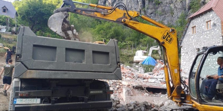 Nis pastrimi i mbetjeve inerte në Theth, Rama bën bilancin e aksionit: U shembën mbi 100 ngrehina pa leje
