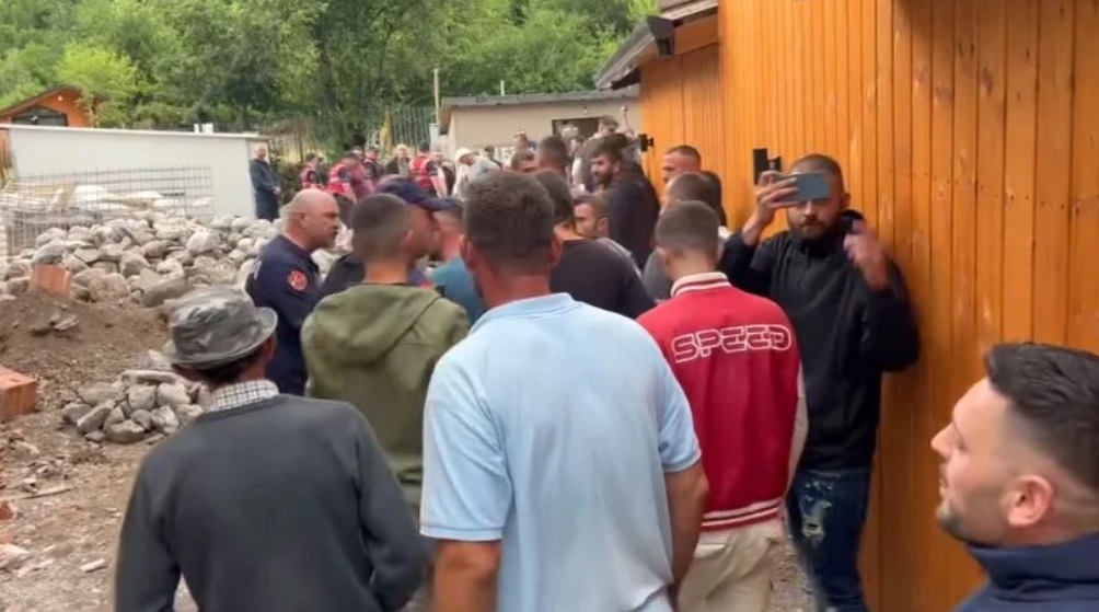 “Jemi në tokën tonë”/ Banorët përplasen me policinë në Theth, kundërshtojnë shembjen e ndërtimeve