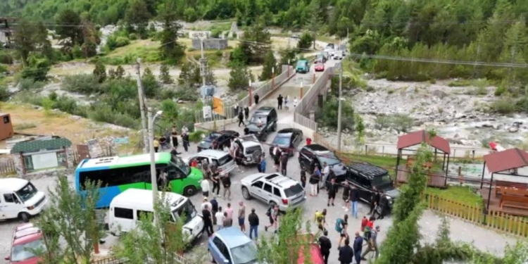 Incident në Theth/ Disa persona gjuajnë me molotovë fadromat e IKMT