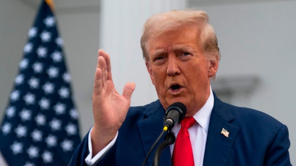 Vijon lufta tregtare/ Trump vendos tarifë 25% ndaj Indisë, paralajmëron taksë shtesë për naftën ruse