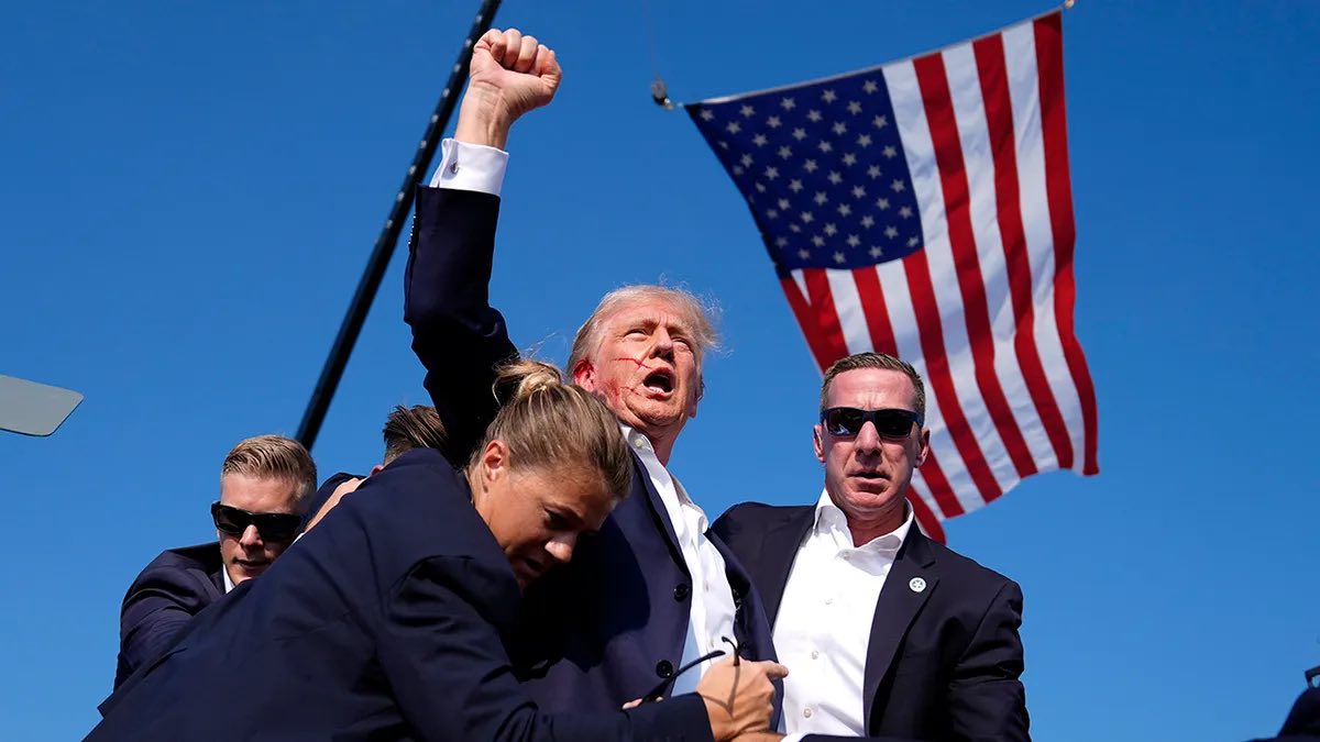 “Lufto, lufto, lufto”/ Një vit nga atentati kundër Donald Trump, si i shpëtoi vdekjes presidenti i SHBA-ve