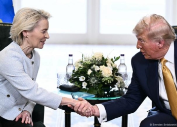 Analizë/ Tarifat trefishohen (pa arsye): Pse Europa vendosi të pajtohet me Amerikën e Trump-it?