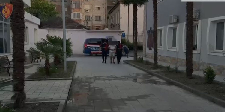Në kërkim ndërkombëtar për vrasje dhe armëmbajtje pa leje, arrestohet 45-vjeçari në Vlorë