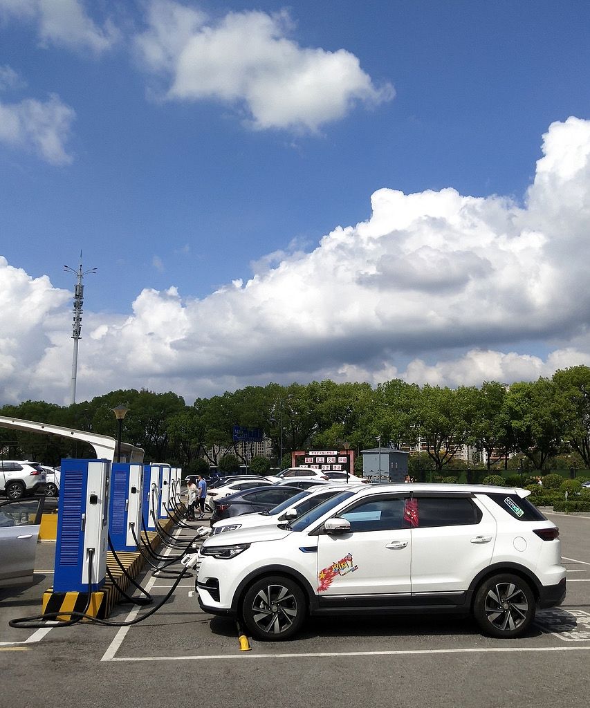 Rritet prodhimi i automjeteve me energji të re