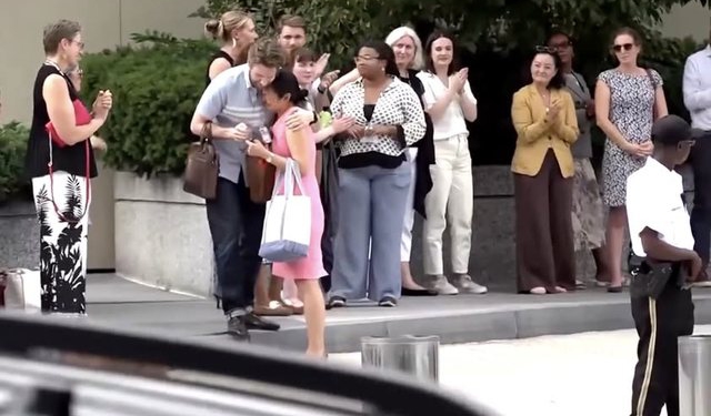 Yuri Kim vazhdon detyrën në Byronë e Çështjeve Evropiane, por solidarizohet me 1300 kolegët e shkarkuar në DASH