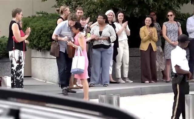 Yuri Kim vazhdon detyrën në Byronë e Çështjeve Evropiane, por solidarizohet me 1300 kolegët e shkarkuar në DASH
